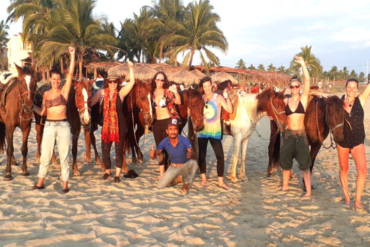 Ixtapa Paseo a Caballo en Playa Larga Zihuatanejo Reservaciones